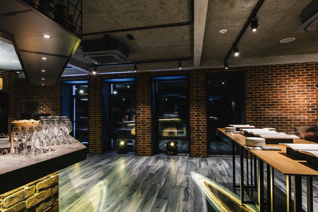 Noble Boutique Hotel Lutsk Luaran gambar