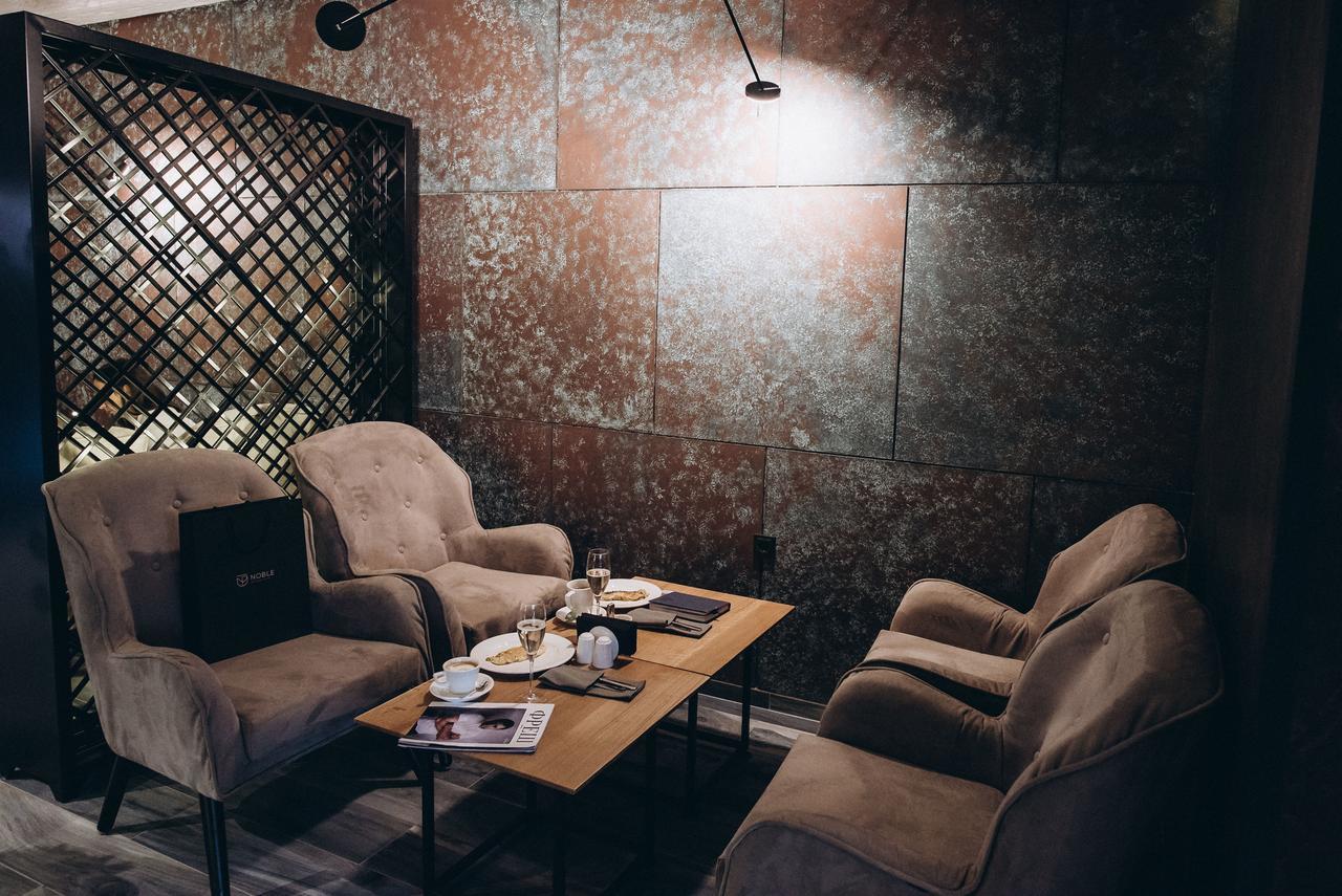 Noble Boutique Hotel Lutsk Luaran gambar